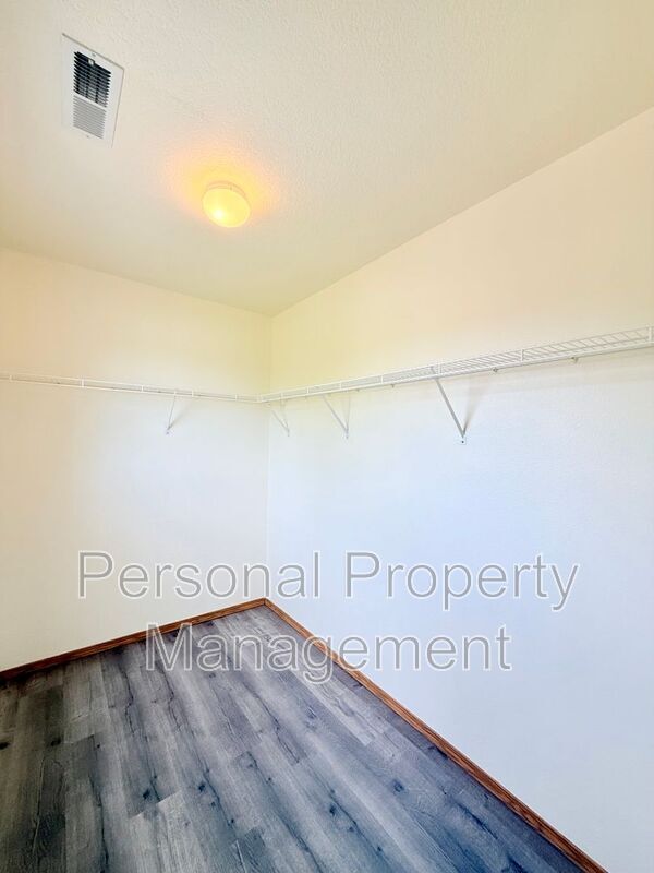 Building Photo - 5621 NE 64th Street