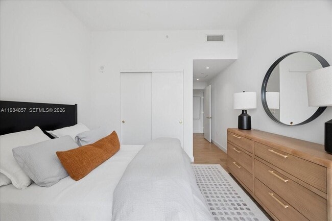 Building Photo - 2678 Tigertail Ave