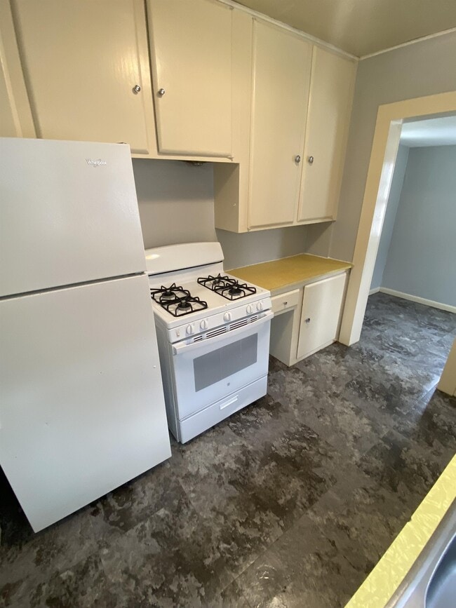 Building Photo - 947 Center Point Rd NE