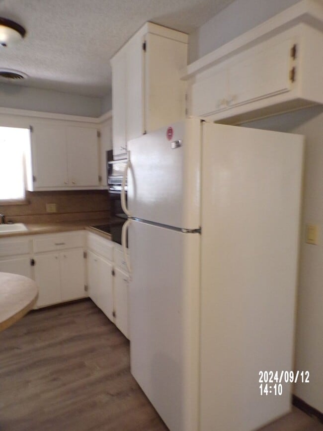 Building Photo - Pets negotiable with owner approval