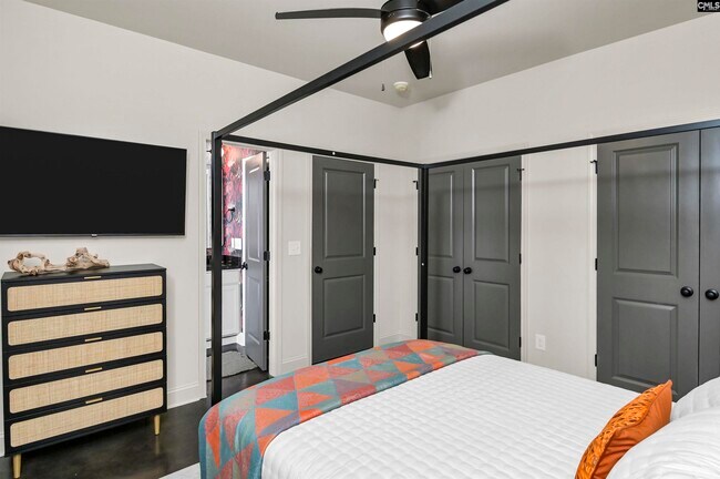 Building Photo - 816 Shull St