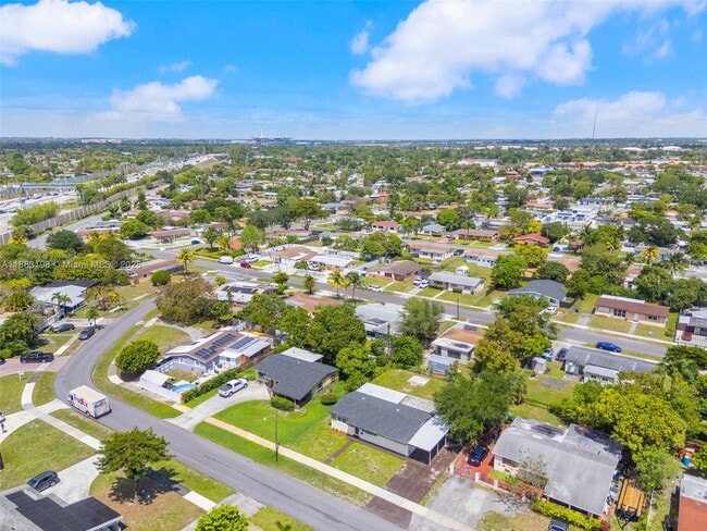 Building Photo - 741 NW 175th Dr