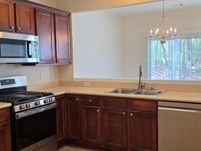 Building Photo - 2378 Fairlie Dr