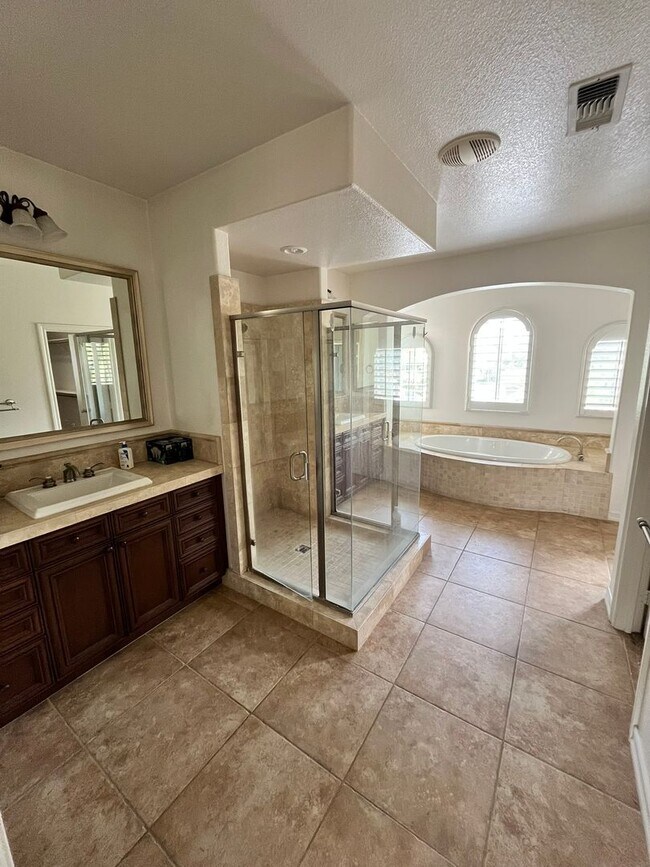 Building Photo - Gorgeous La Costa Executive Home – 5 Bed /...