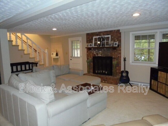 Building Photo - 2314 Dover Pl