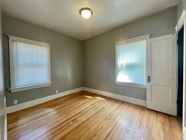 Building Photo - 3-4 Bed standalone