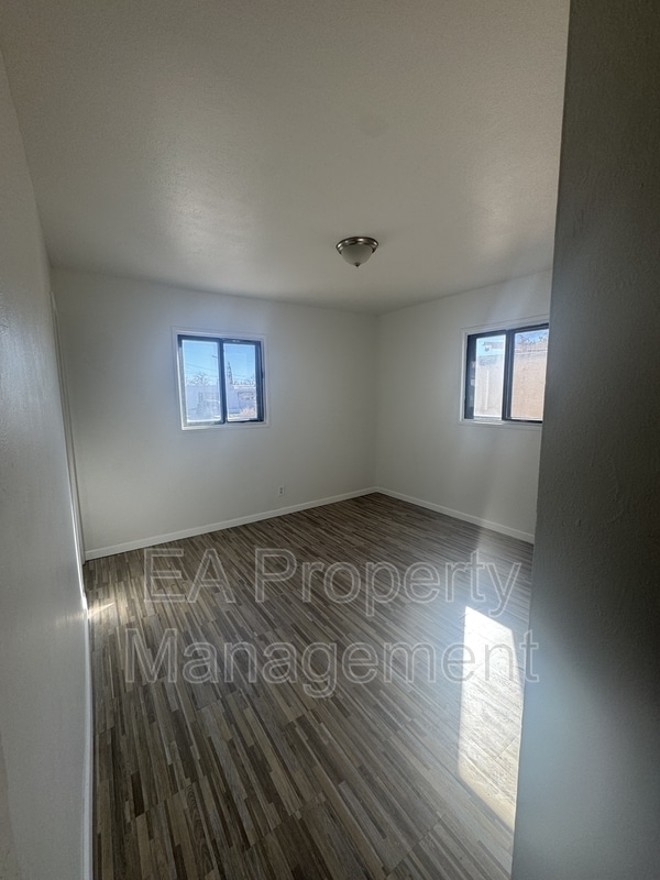 Building Photo - 10017 Los Arboles Ave NE