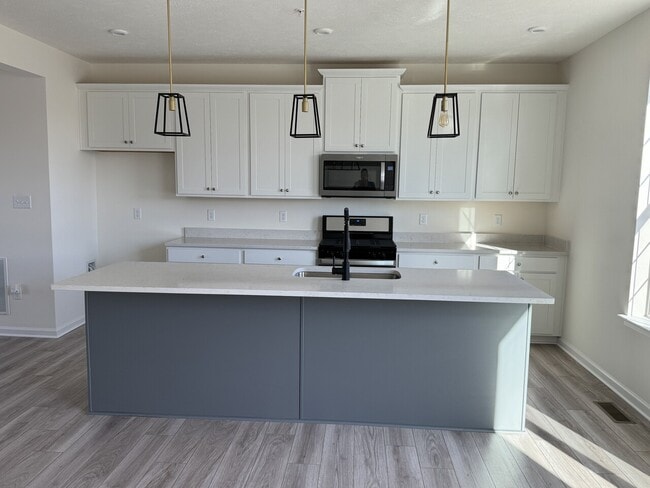 Building Photo - Moon Township