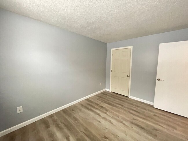 Building Photo - 181 Loudon Rd