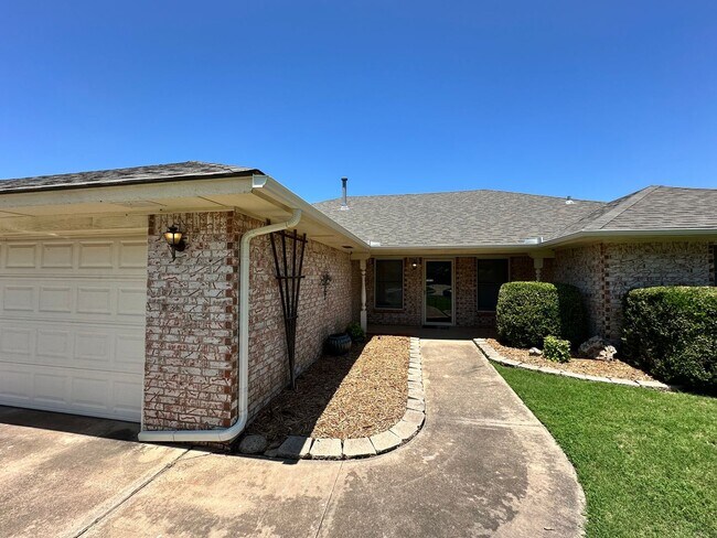 Building Photo - Fully Remodeled 3bed/2bath Available in We...