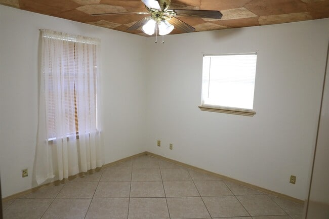 Building Photo - 2901 Mier St