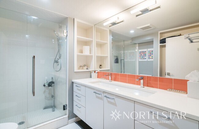 Building Photo - Perfectly located Lake Oswego Mid-century Modern Home with Lake Rights