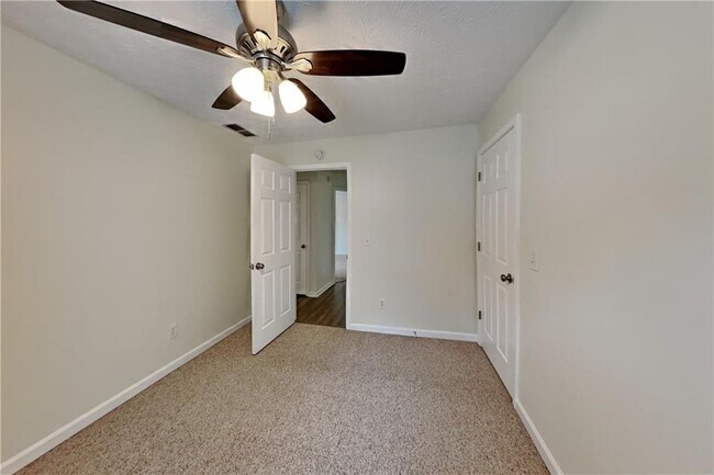Building Photo - 5135 Gable Ridge Way