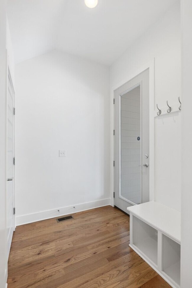 Building Photo - East Nashville Charmer