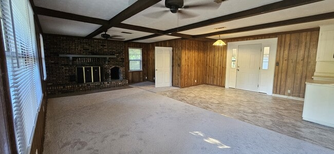 Building Photo - 306 Mustang Dr