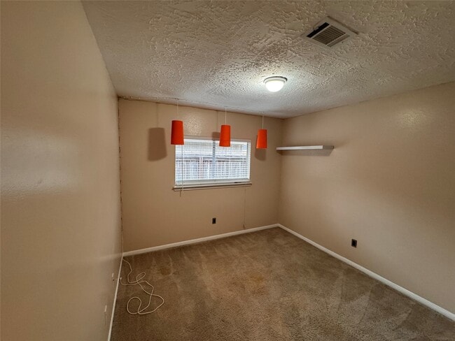 Building Photo - 2827 Parkwood Manor Dr