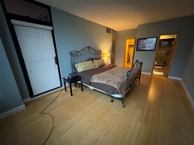 Building Photo - 5150 Hidalgo St