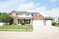 Building Photo - 2810 Emerald Dr