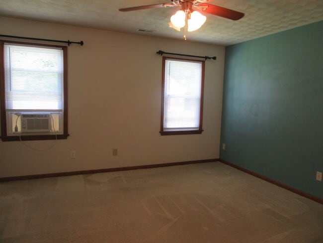 Building Photo - Deep Creek