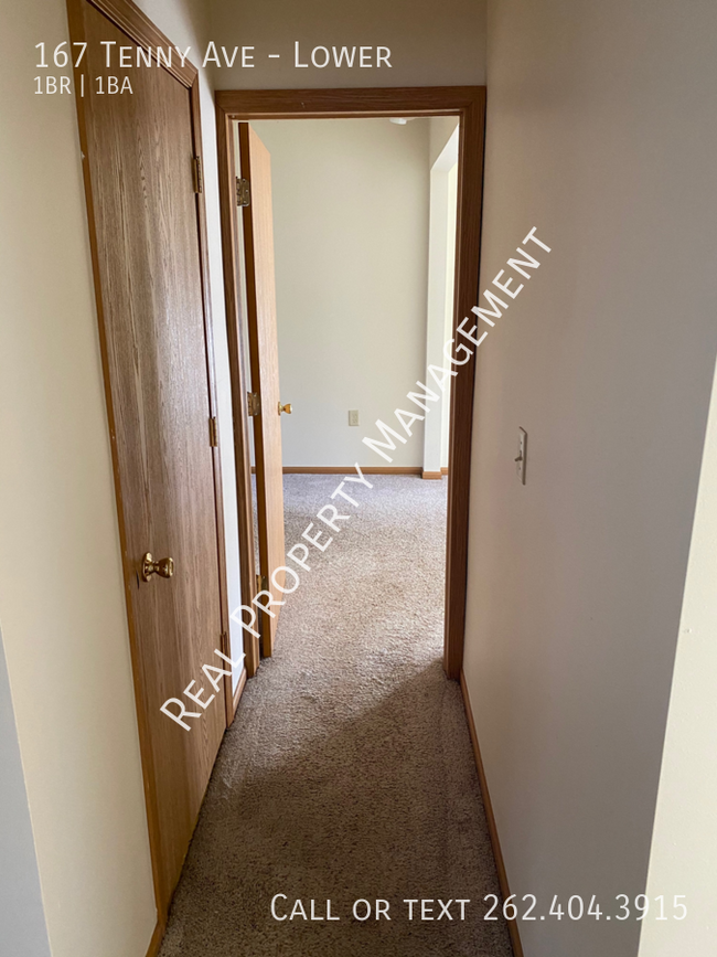 Building Photo - Spacious 1 bedroom lower