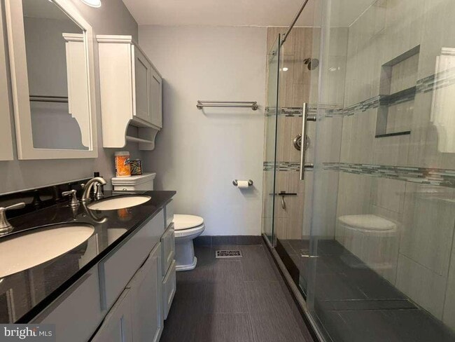 Building Photo - 10354 College Square