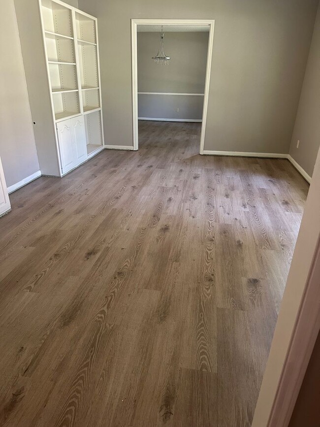 Building Photo - 3/2.5/2  LISD FENCED YARD PET FRIENDLY