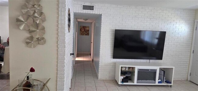 Building Photo - 6717 Mornay Cir