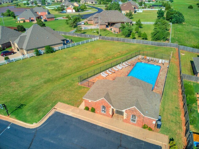 Building Photo - Deer Creek Schools and a Gated Community!