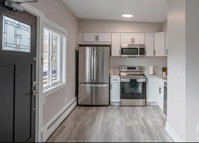 Building Photo - 320 Koch Ave