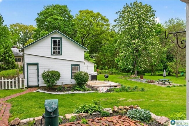 Building Photo - 5686 Cetronia Rd