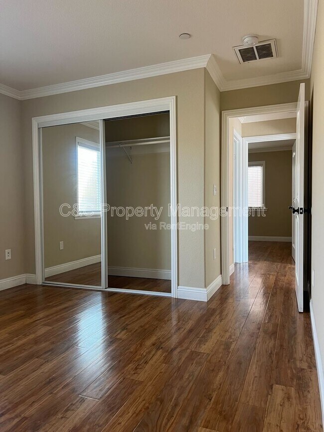 Building Photo - 1445 1/2 South Sunol Drive