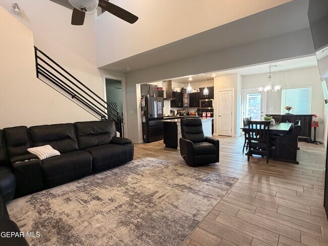 Building Photo - 12622 Zollinger Ave