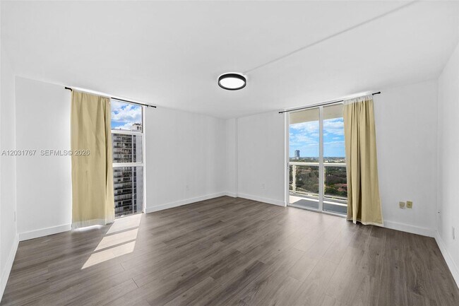 Building Photo - 20505 E Country Club Dr
