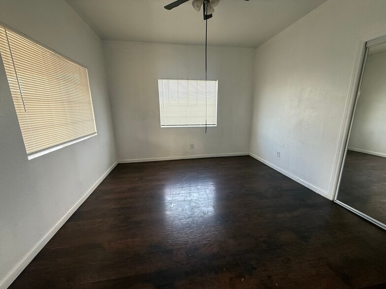 Building Photo - 1341 W 47th St