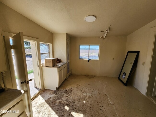 Building Photo - 6643 Westside Dr