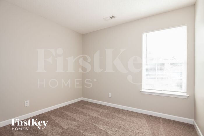 Building Photo - 634 Longacre Dr