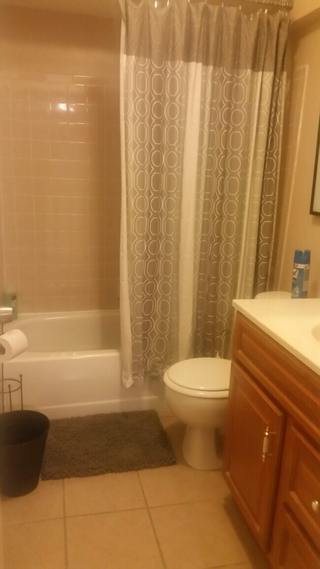 Building Photo - 5017 S Drexel Blvd