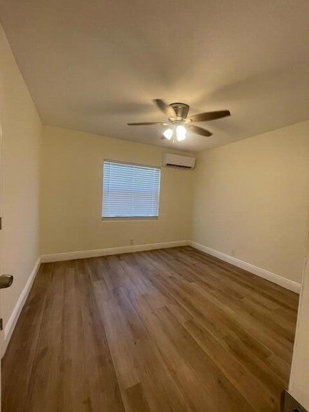 Building Photo - 304 N Tamarind Ave