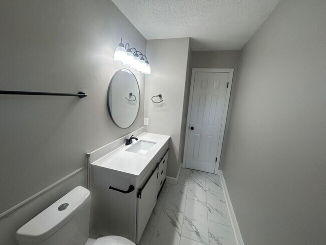 Building Photo - 3728 Baywater Dr