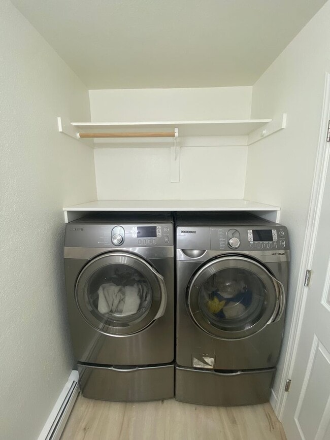 Building Photo - Well maintained 2 bed, 1.5 Bath Townhouse in West Anchorage!