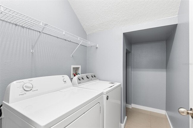 Building Photo - 6745 Breezy Palm Dr