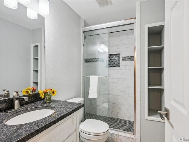 Building Photo - Charming 4BR Townhome in Thornton