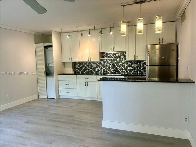 Building Photo - 645 Executive Center Dr