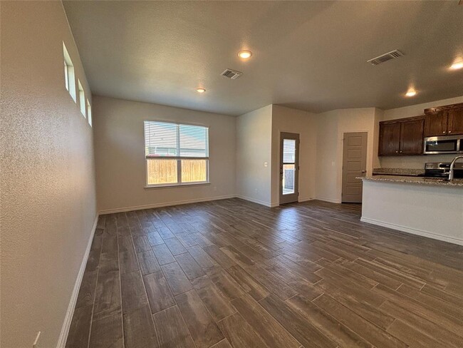 Building Photo - 722 Freedom Cir
