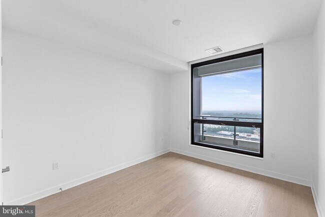 Building Photo - 1650 Silver Hill Dr