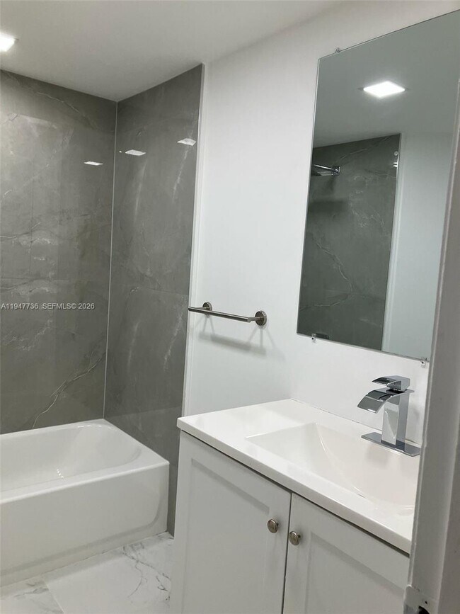 Building Photo - 212 Lake Pointe Dr