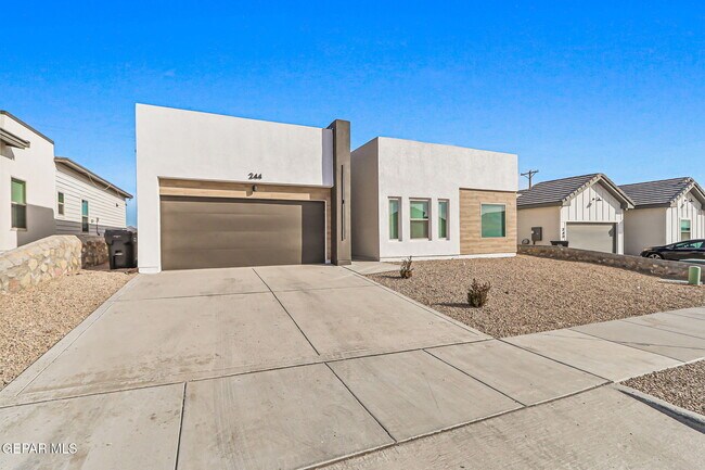 Building Photo - 244 Farnborough St