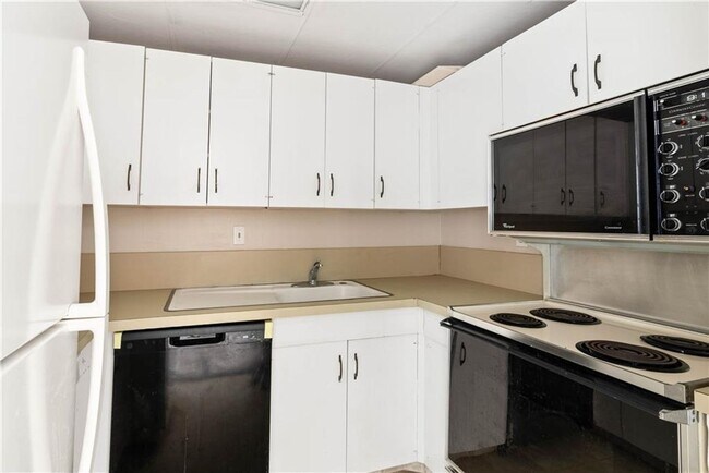 Building Photo - 4600 Ocean Dr