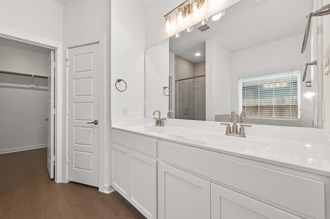 Building Photo - 32415 Sunbeam Dr