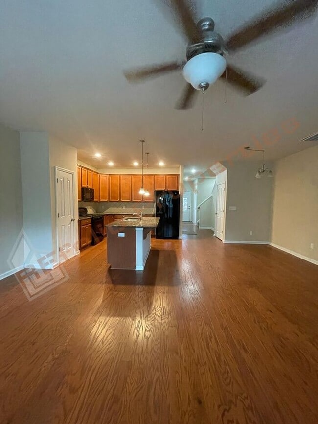 Building Photo - Beautiful 3-bedroom, 2.5-bath townhome